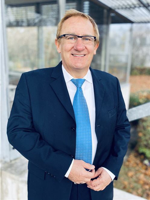 Ulrich Hoppe, Senior Berater